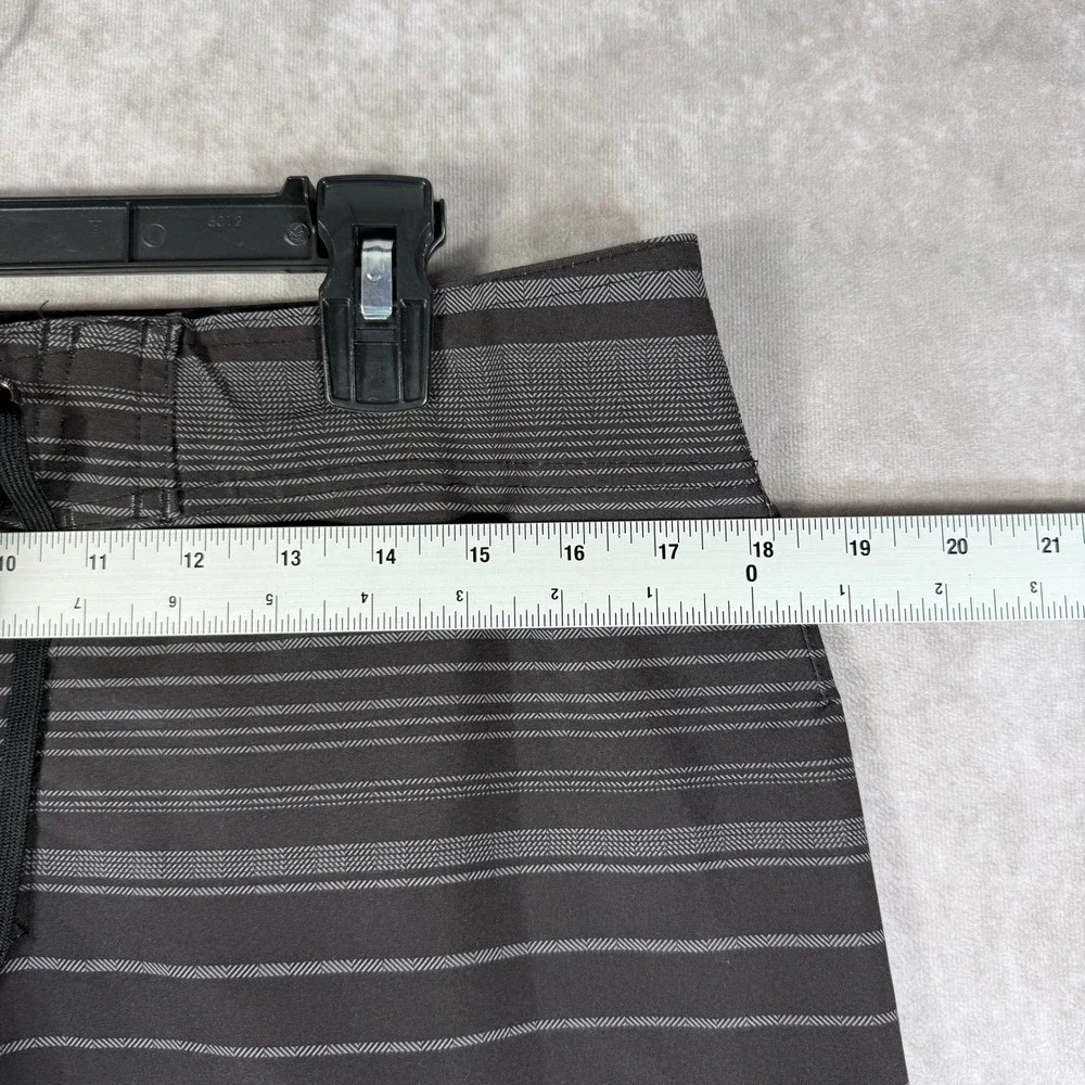 Hang‎ Ten Board Shorts Mens 34 Grey Striped Cargo Pocket Swim Trunks HTY13S5028